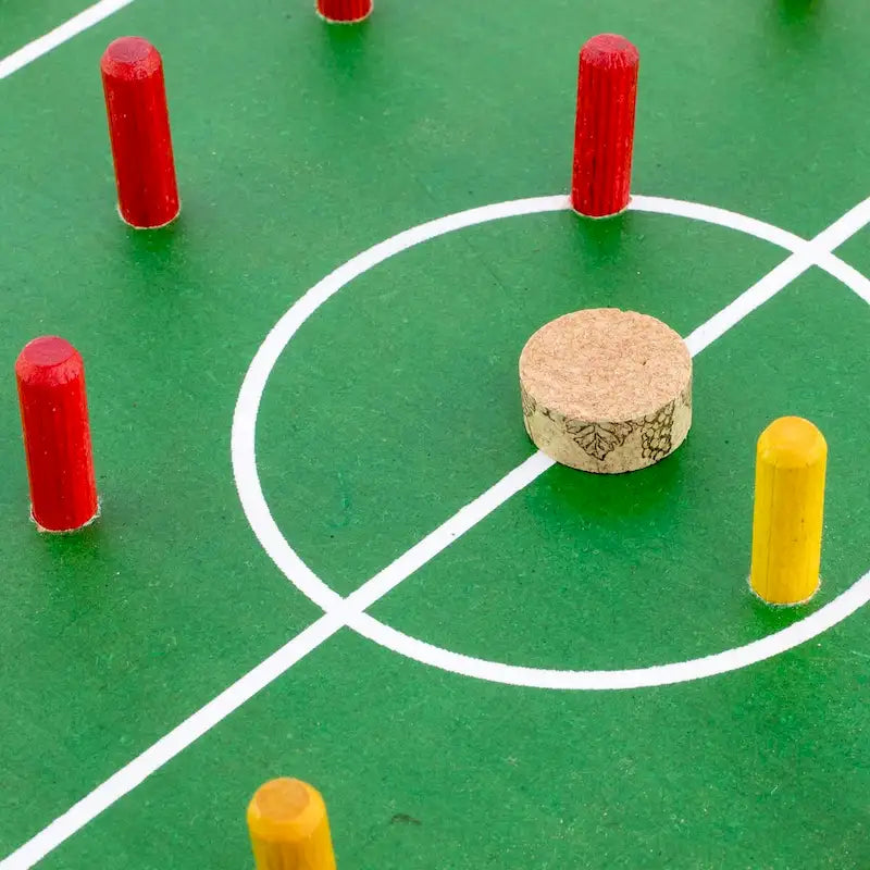 Jeu de football de bureau Novica fait main en bois de pin